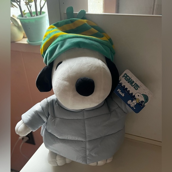 Snoopy Puffer Jacket Plush!! - Picture 5 of 5